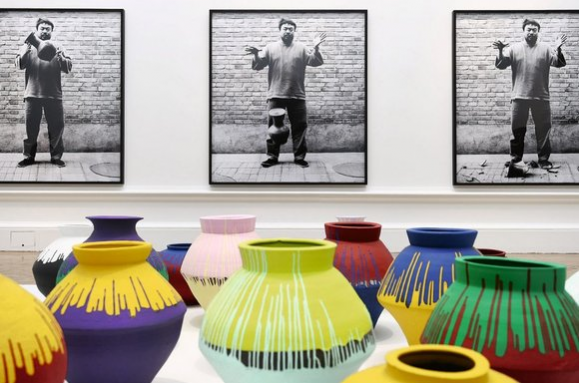 Dropping a Han Dynasty Urn (1995), by Ai Weiwei, and the ancient vases he painted (Andy Rain)